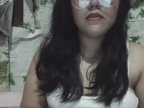 Snapshot of fluffy_raa chatting on May 3, 2:42 pm fluffy raa online show from May 3, 2:42 pm