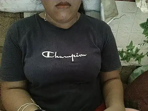 Snapshot of fluffy_raa chatting on July 12, 6:58 am fluffy raa online show from July 12, 6:58 am