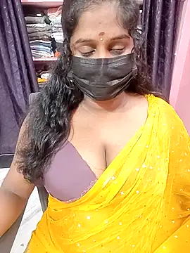 Snapshot of Keerthee_ chatting on November 10, 11:59 am Keerthee online show from November 10, 11:59 am