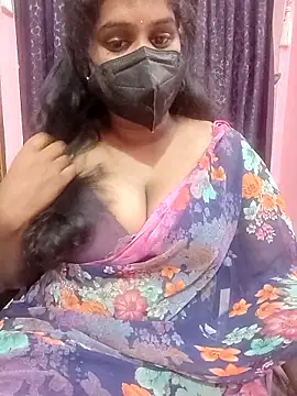 Snapshot of Keerthee_ chatting on November 7, 9:47 am Keerthee online show from November 7, 9:47 am