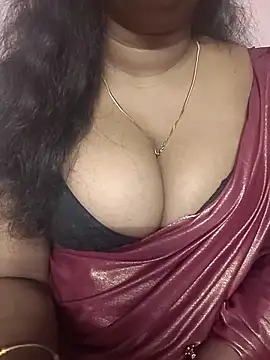 Snapshot of Keerthee_ chatting on December 21, 5:58 pm Keerthee online show from December 21, 5:58 pm