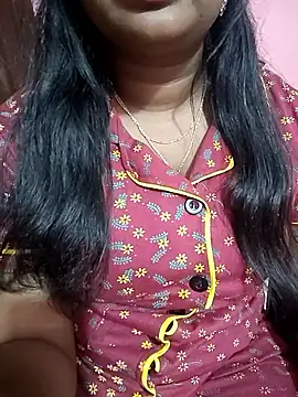 Snapshot of Keerthee_ chatting on November 30, 10:21 pm Keerthee online show from November 30, 10:21 pm