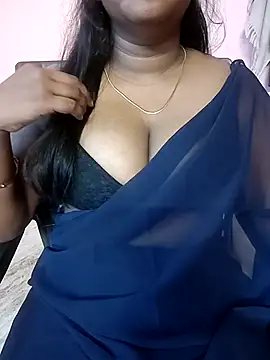 Snapshot of Keerthee_ chatting on December 4, 7:07 am Keerthee online show from December 4, 7:07 am