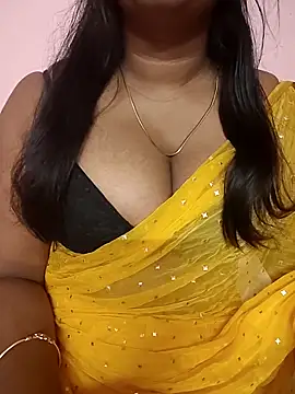 Snapshot of Keerthee_ chatting on December 5, 6:28 pm Keerthee online show from December 5, 6:28 pm