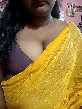 Snapshot of Keerthee_ chatting on November 13, 8:18 am Keerthee online show from November 13, 8:18 am