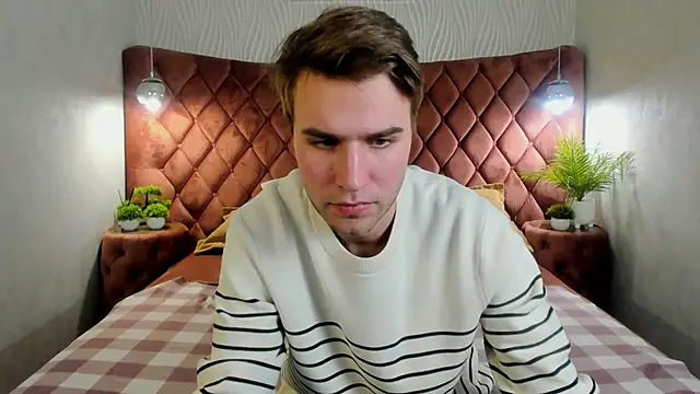 Snapshot of JonnahHell chatting on November 5, 2:20 pm JonnahHell online show from November 5, 2:20 pm