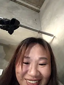 Snapshot of MINSSA502 chatting on December 19, 12:14 am MINSSA502 online show from December 19, 12:14 am