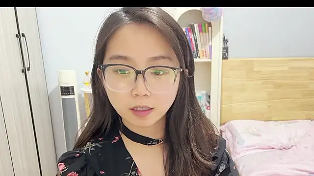 Hmm 0303 online show from February 28, 3:44 pm