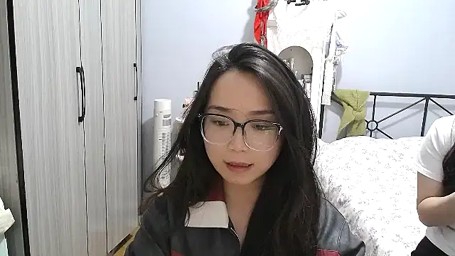 Hmm 0303 online show from April 4, 4:35 pm