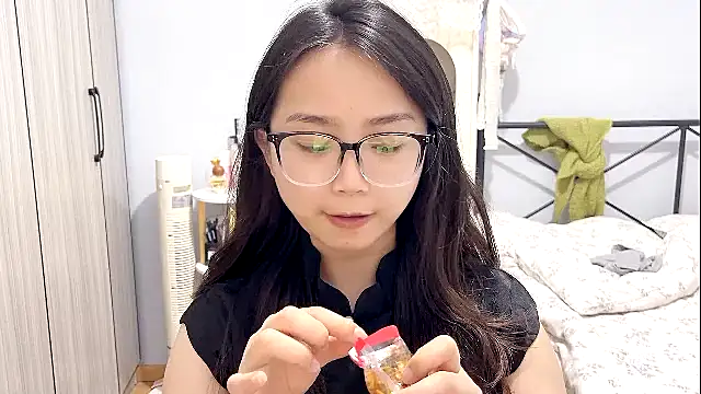 Hmm 0303 online show from April 7, 4:42 pm