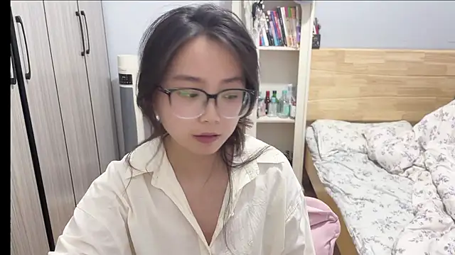 Hmm 0303 online show from February 26, 3:34 pm