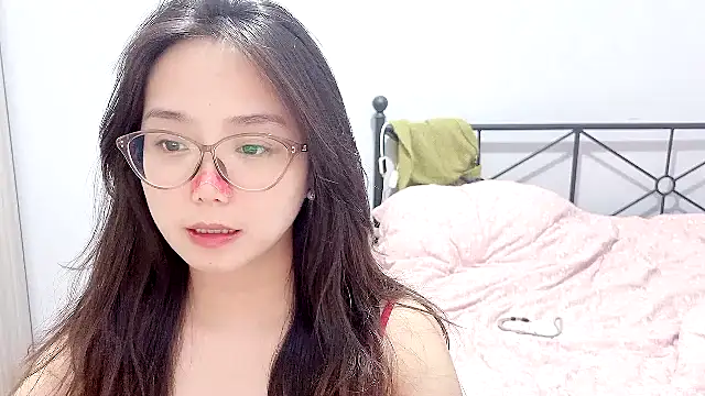 Snapshot of Hmm_0303 chatting on May 9, 4:54 pm Hmm 0303 online show from May 9, 4:54 pm