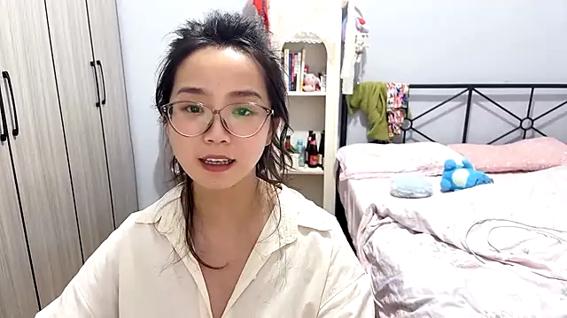 Snapshot of Hmm_0303 chatting on April 29, 5:30 pm Hmm 0303 online show from April 29, 5:30 pm