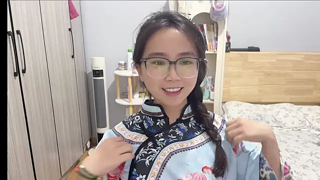 Hmm 0303 online show from February 25, 3:23 pm