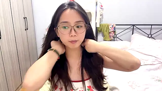 Snapshot of Hmm_0303 chatting on April 30, 4:58 pm Hmm 0303 online show from April 30, 4:58 pm