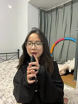 Hmm 0303 online show from April 5, 4:46 pm