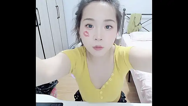 Snapshot of Hmm_0303 chatting on May 19, 4:58 pm Hmm 0303 online show from May 19, 4:58 pm