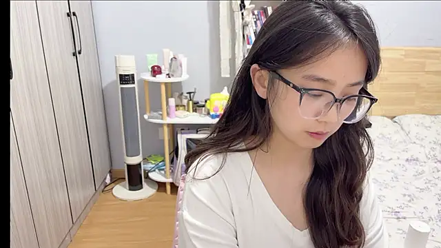 Hmm 0303 online show from February 22, 6:42 pm