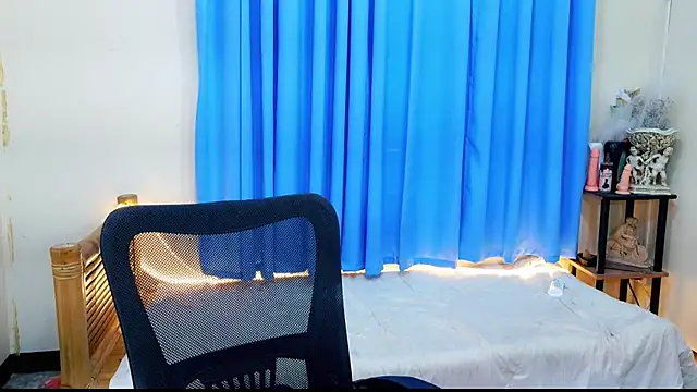 sweet sophiaxx online show from April 10, 6:31 am