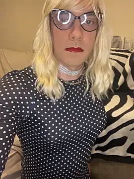 Snapshot of RebekaCD chatting on November 7, 8:02 pm RebekaCD online show from November 7, 8:02 pm