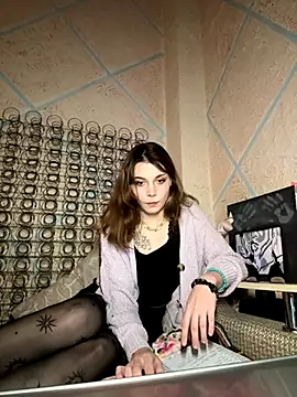 MiaDinA online show from November 11, 12:55 pm