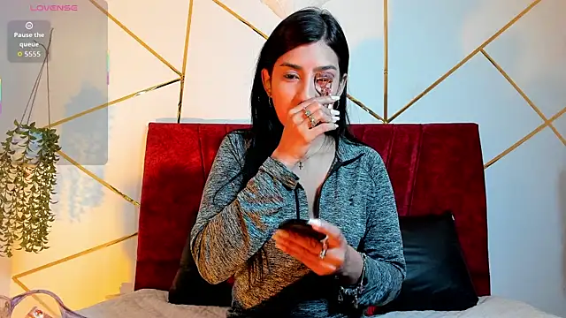 Snapshot of Paris_Evans_ chatting on January 15, 12:19 pm Paris Evans online show from January 15, 12:19 pm