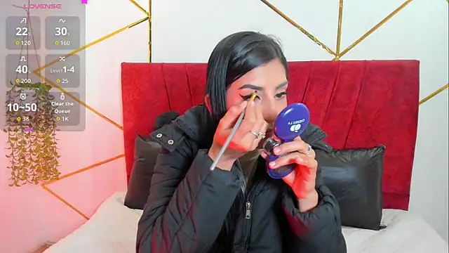 Snapshot of Paris_Evans_ chatting on December 5, 11:42 am Paris Evans online show from December 5, 11:42 am