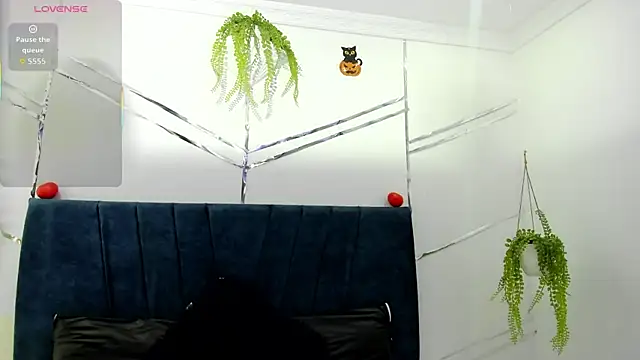 Snapshot of Paris_Evans_ chatting on January 10, 12:44 pm Paris Evans online show from January 10, 12:44 pm