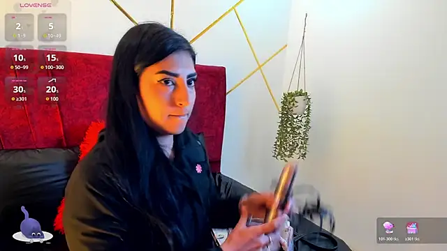 Snapshot of Paris_Evans_ chatting on December 15, 12:33 pm Paris Evans online show from December 15, 12:33 pm