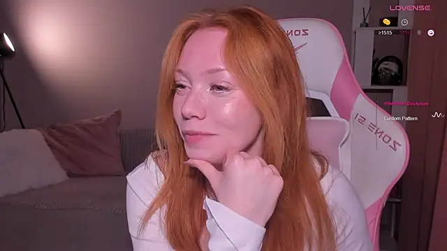 Snapshot of Elisahsthetics chatting on May 8, 12:36 am Elisahsthetics online show from May 8, 12:36 am