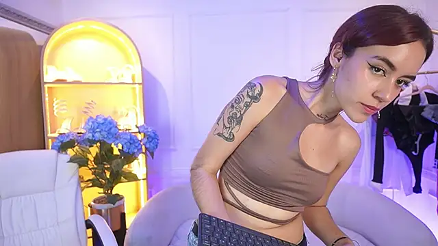 Snapshot of TessaaFox chatting on December 13, 8:04 pm TessaaFox online show from December 13, 8:04 pm