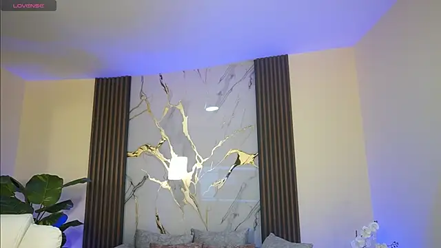 Snapshot of TessaaFox chatting on December 20, 11:35 am TessaaFox online show from December 20, 11:35 am