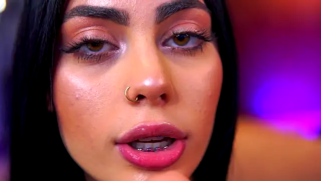 RavennaDArcy online show from December 16, 7:18 pm