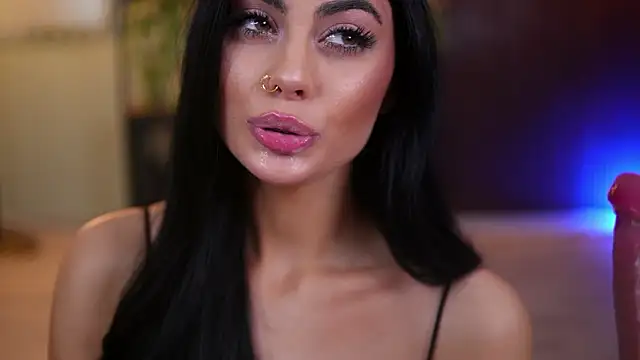 RavennaDArcy online show from March 3, 8:05 pm