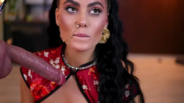 RavennaDArcy online show from April 10, 6:59 pm