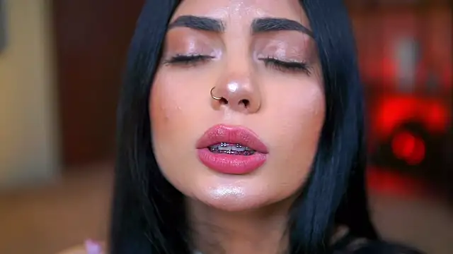 RavennaDArcy online show from November 21, 8:08 pm