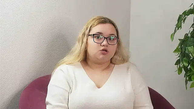 Snapshot of JoliePimpare chatting on November 7, 11:48 am JoliePimpare online show from November 7, 11:48 am