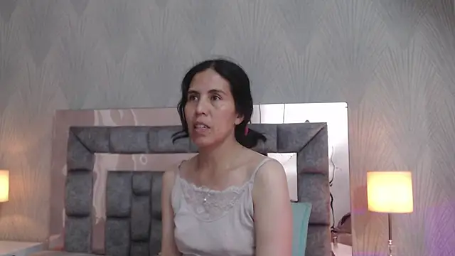 GiselaZivic online show from April 15, 6:56 pm