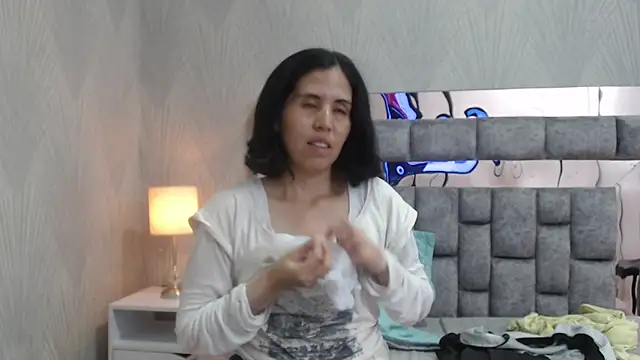 GiselaZivic online show from April 2, 1:29 pm