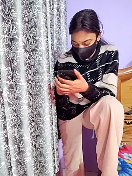 Student12th online show from January 13, 4:00 pm