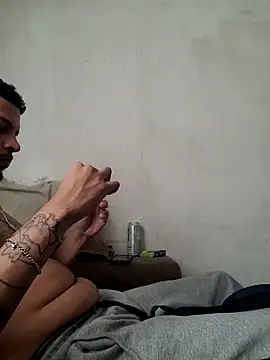 casadodequebra online show from February 25, 7:47 pm