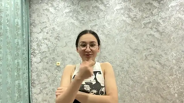 SofiYong online show from November 18, 4:32 pm