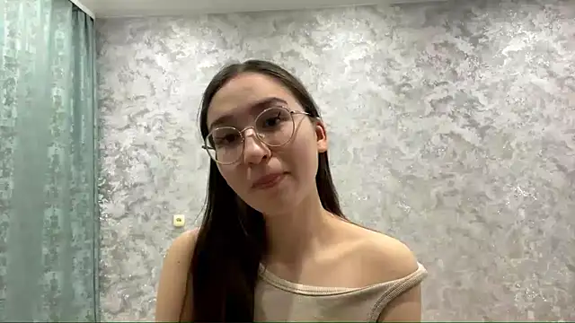 SofiYong online show from November 15, 6:01 pm