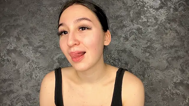 SofiYong online show from December 18, 4:22 pm