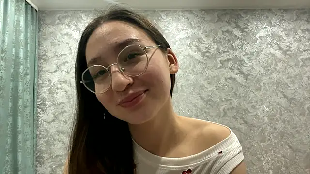 SofiYong online show from November 17, 1:15 pm