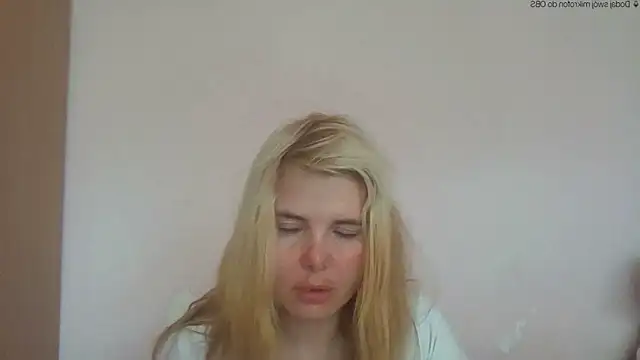 Snapshot of HornyElena chatting on May 30, 3:28 pm HornyElena online show from May 30, 3:28 pm