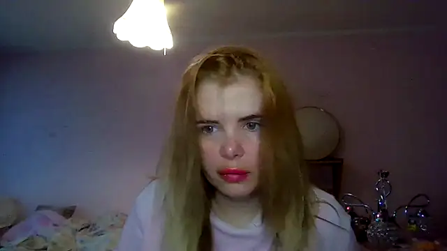 Snapshot of HornyElena chatting on December 19, 2:41 pm HornyElena online show from December 19, 2:41 pm