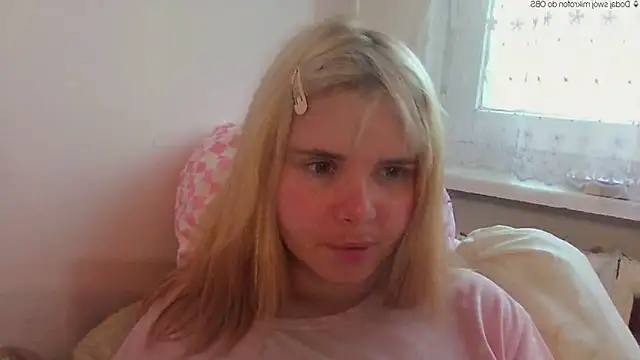 Snapshot of HornyElena chatting on May 10, 6:10 pm HornyElena online show from May 10, 6:10 pm