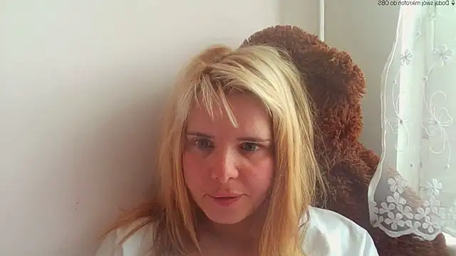 Snapshot of HornyElena chatting on May 8, 10:19 am HornyElena online show from May 8, 10:19 am