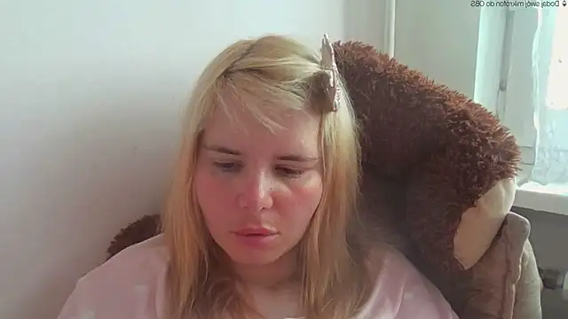 Snapshot of HornyElena chatting on June 3, 3:17 pm HornyElena online show from June 3, 3:17 pm